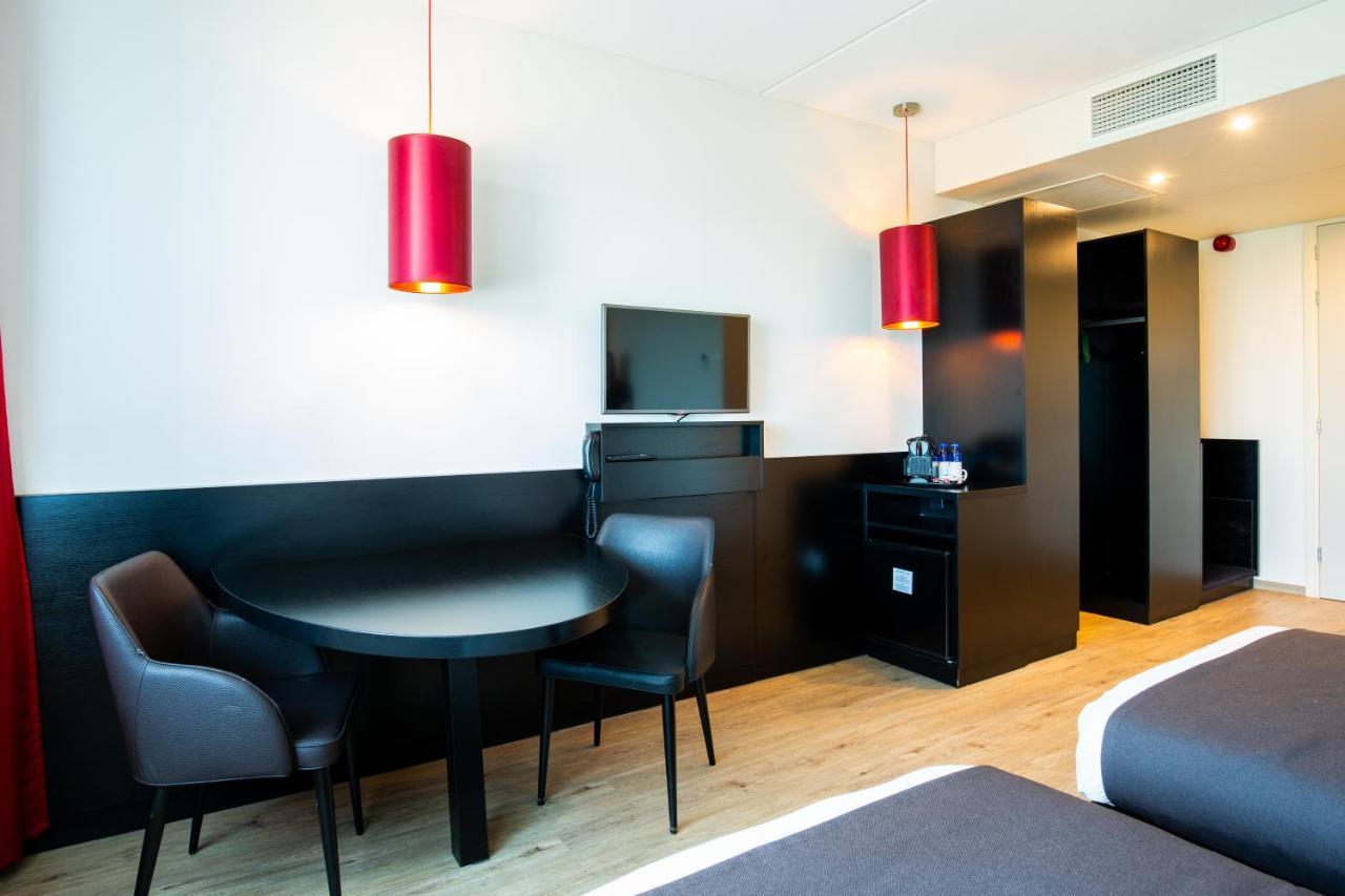 Bastion Hotel Tilburg Bagian luar foto
