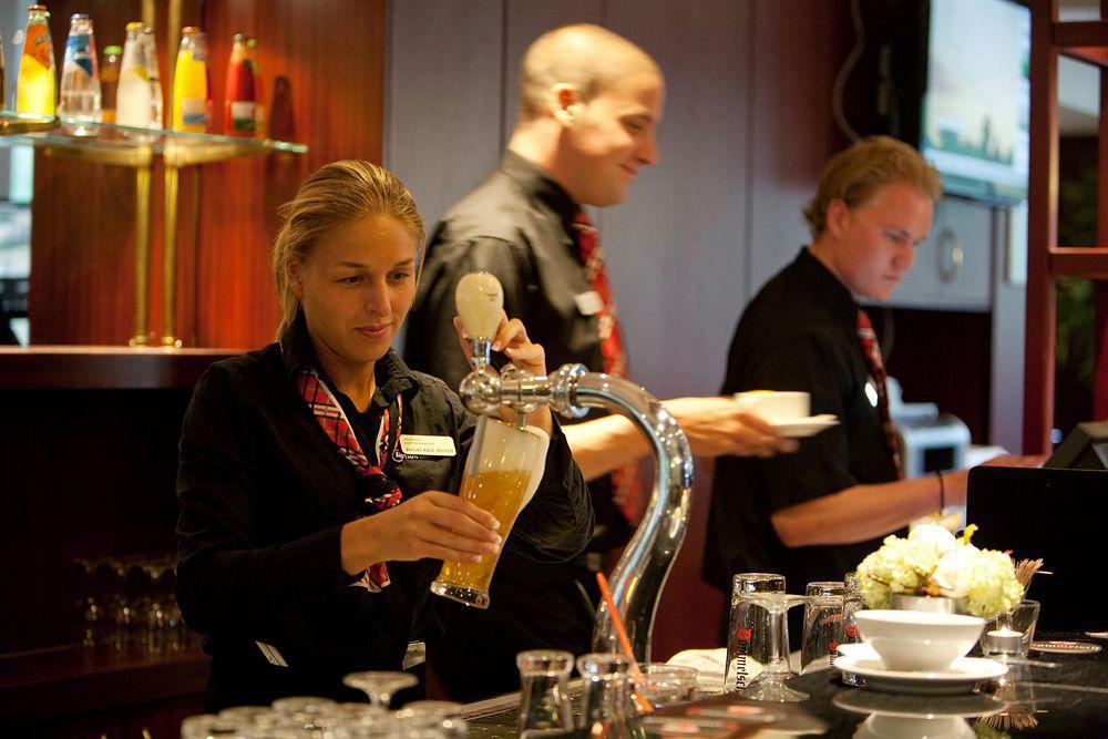 Bastion Hotel Tilburg Bagian luar foto