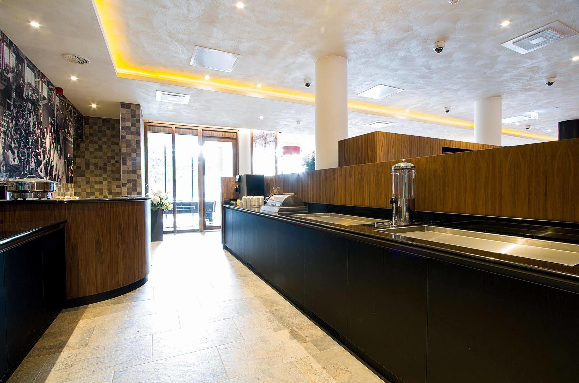 Bastion Hotel Tilburg Bagian luar foto