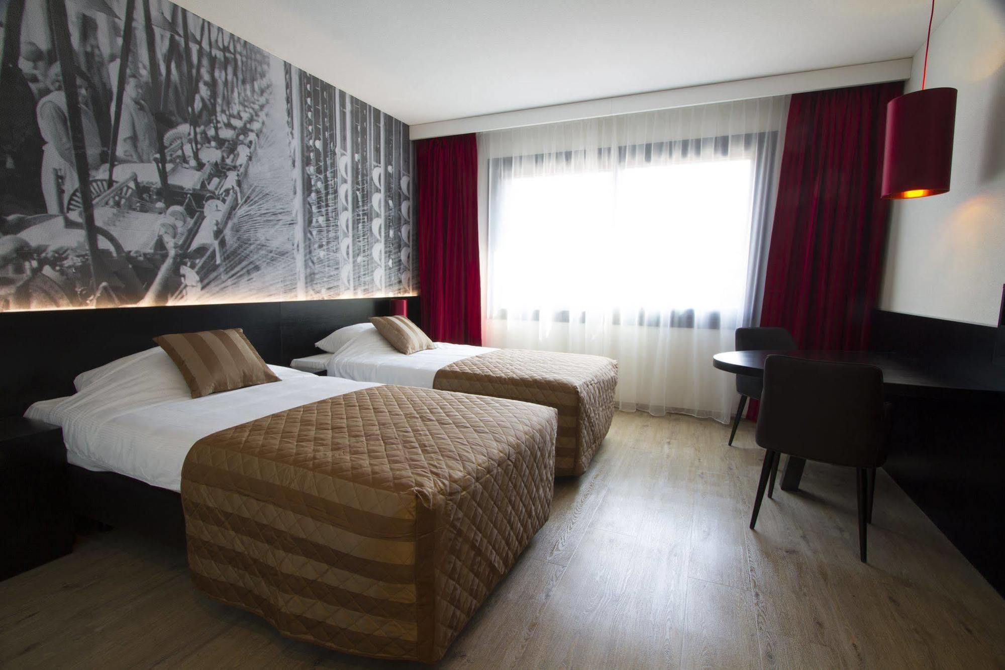 Bastion Hotel Tilburg Bagian luar foto